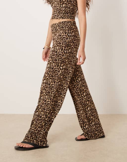 VILA - Pantalon d'ensemble près du corps en jersey imprimé léopard, 2 de 5
