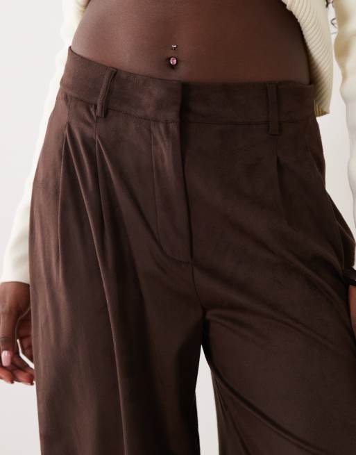 Vila pantalones de sastre de pierna ancha con pliegues de efecto ante en marrón chocolate, del conjunto, 2 de 5