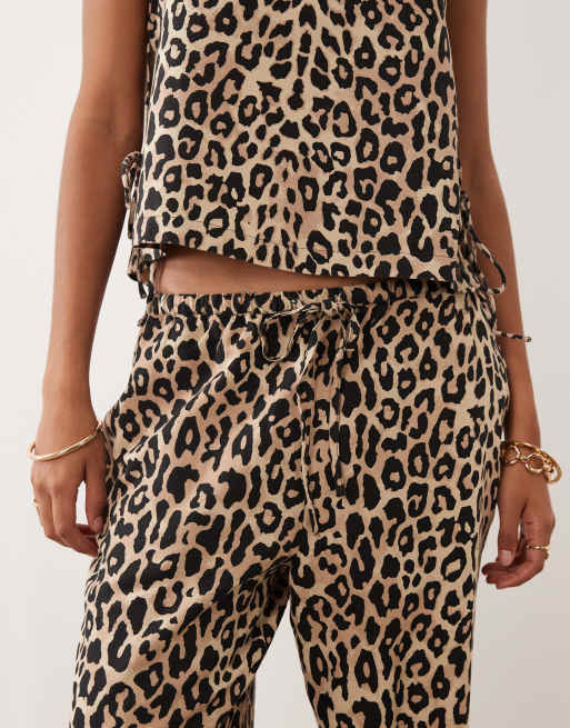 VILA - Pantaloni a fondo ampio in misto lino con stampa leopardata in coordinato, 3 di 5