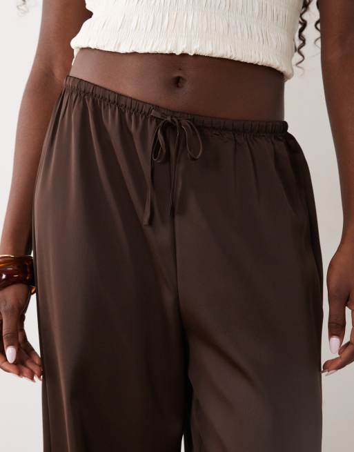 Vila pantaloni ampi in raso con vita annodata color marrone cioccolato, 5 di 5