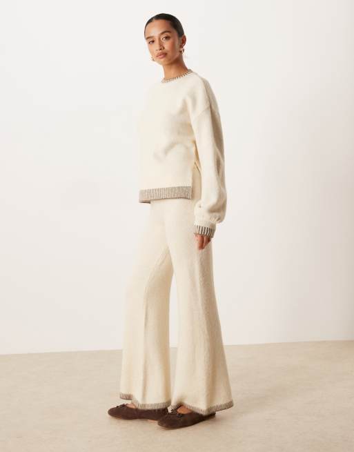 VILA Petite - Coordinato color crema in maglia con finiture a contrasto con pantaloni e maglione