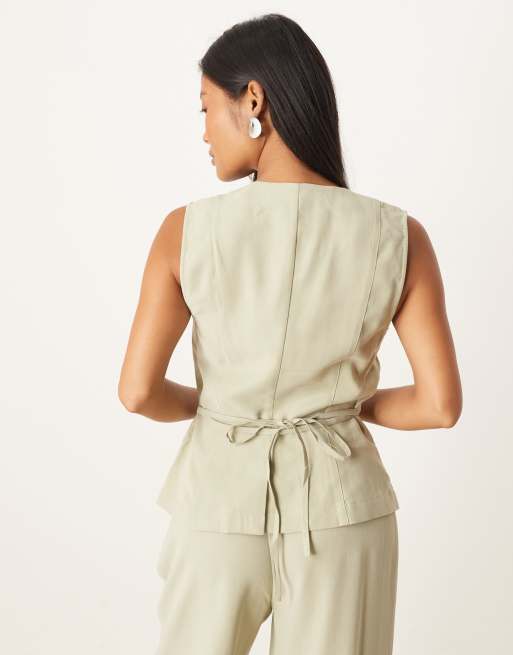 VILA Petite - Elegante gilet met gestrikte taille in saliegroen, deel van co-ord set, 3 van 4