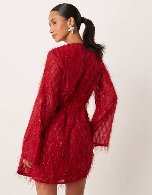 VILA – Petite – Flauschiges, strukturiertes Minikleid in Rot mit Taillenschnürung, 3 von 4