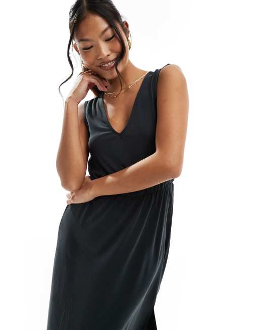 Vila Petite – Geschmeidiges Midaxi-Kleid in Schwarz mit V-Ausschnitt, 3 von 4