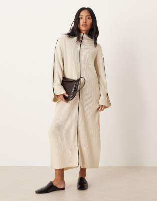 VILA Petite - Hochgeschlossenes Maxi-Strickkleid in Cremeweiß