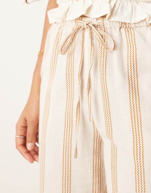 VILA Petite – Hose aus Leinenimitat in Creme und Hellbraun gestreift mit weitem Bein und Bindegürtel, 3 von 5