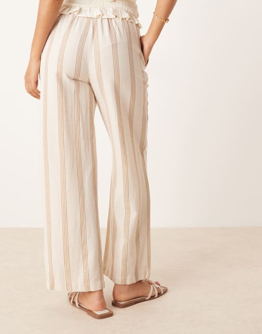 VILA Petite – Hose aus Leinenimitat in Creme und Hellbraun gestreift mit weitem Bein und Bindegürtel, 4 von 5