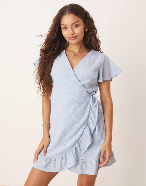 Vila Petite - Lyseblå slå om-minikjole i jersey med broderie anglaise - view 1