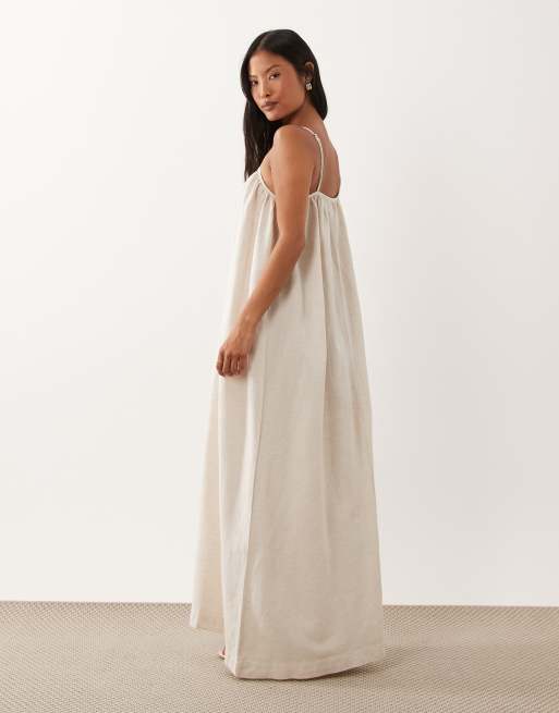 VILA Petite – Maxi-Trägerkleid in superhellem, meliertem Farbton mit Leinen-Haptik, 3 von 4