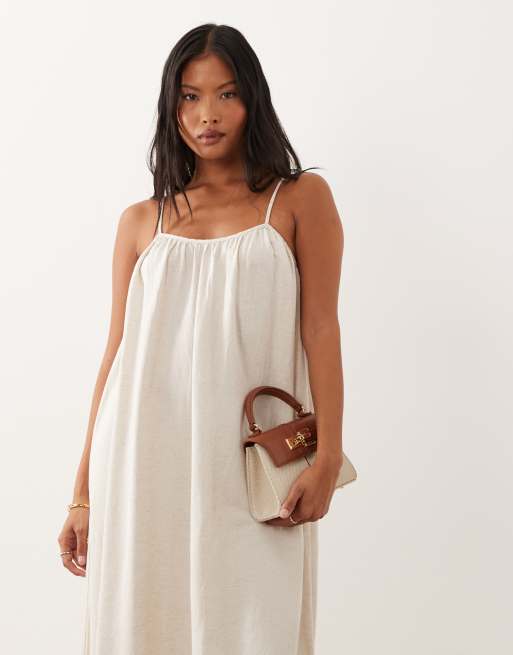 VILA Petite – Maxi-Trägerkleid in superhellem, meliertem Farbton mit Leinen-Haptik, 4 von 4