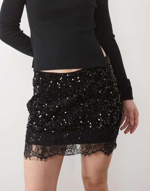 Vila Petite mini-jupe taille haute en sequins et velours avec bordure en dentelle noire, 2 de 5