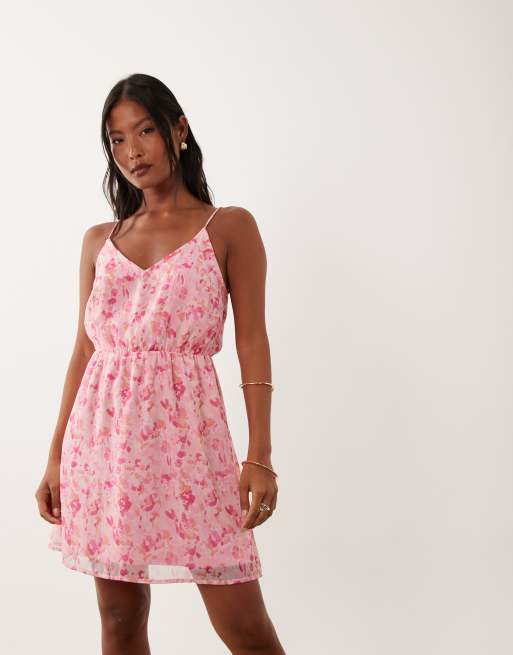 VILA Petite – Mini-Trägerkleid aus Webstoff in Rosa geblümt, 4 von 4