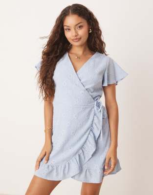 VILA Petite - Mini-Wickelkleid aus Jersey in Kentucky-Blau mit Lochstickerei