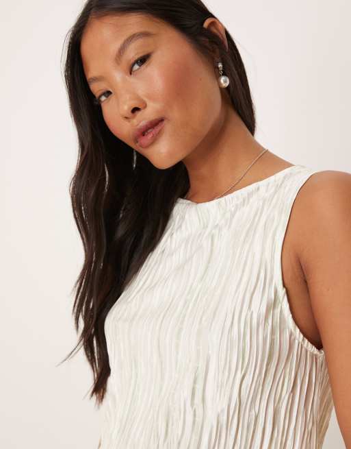 VILA Petite Mouwloze plissé top met rechte hals in bleek