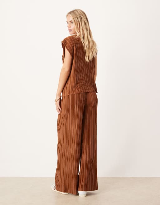 VILA Petite - Pantaloni plissé a fondo ampio color bronzo in coordinato, 3 di 5