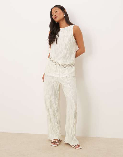 VILA - Petite - Plissé broek met wijde pijpen en hoge taille in bleek slibgroen, deel van co-ord set