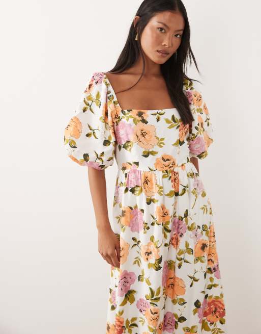 Vila Petite - Robe longue à imprimé fleuri avec volants étagés et manches volumineuses - Blanc