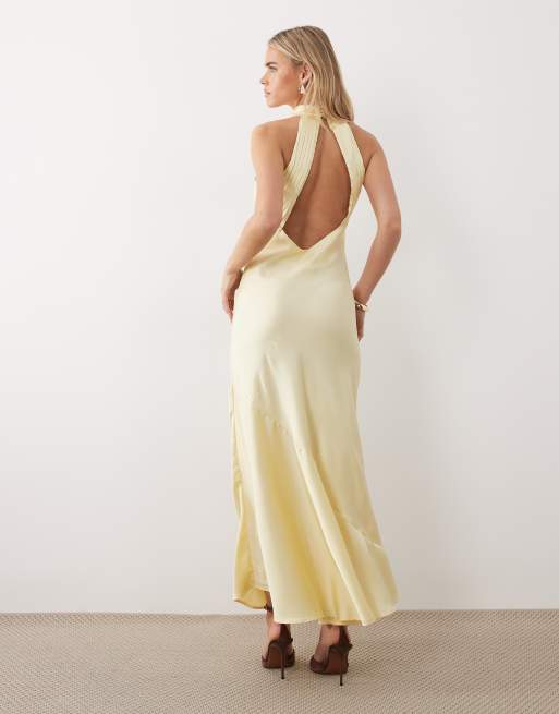 VILA Petite - Satijnen maxi jurk met halternek en open achterkant in pastelgeel, 2 van 4