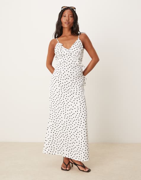 VILA Petite – Schwarz gepunktetes Maxi-Trägerkleid in Weiß mit Korsagen-Detail und Rüschenverzierung - view 1