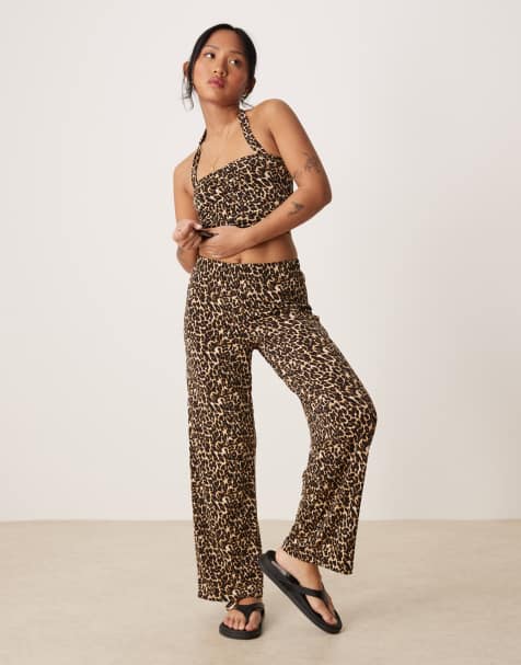 VILA Petite – Set aus anschmiegsamem Jersey mit Leopardenmuster, aus Neckholder-Oberteil und Hose - view 1