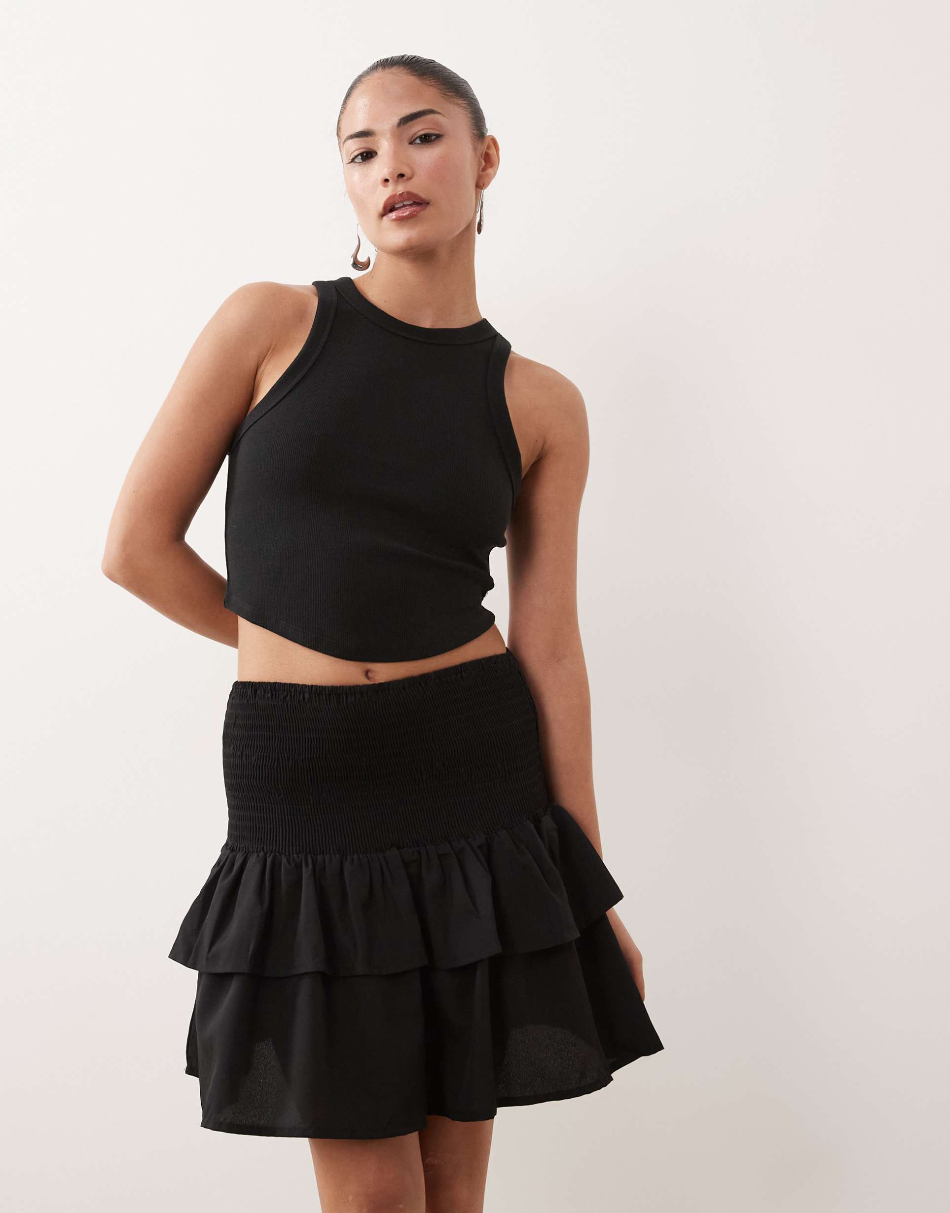 vila petite shirred waist tiered mini skirt in black