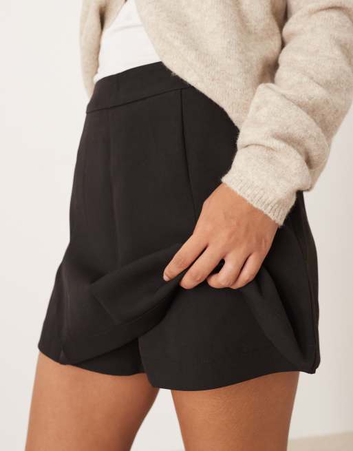 Vila Petite - Sort mini-skort med plisseringer foran, 3 af 5