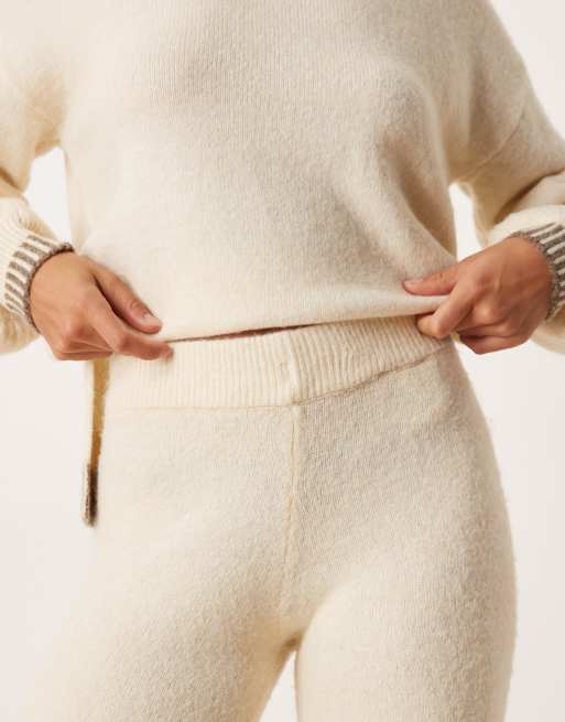 VILA Petite – Strickhose in Cremeweiß mit weitem Bein und Kontrastbesatz, Kombiteil, 3 von 5