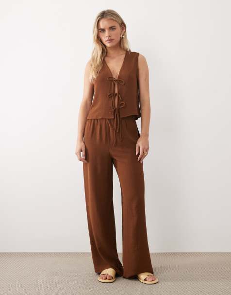 VILA Petite – Strukturiertes Trägertop in Carafe Brown mit Bindedetail vorne, Kombiteil - view 1