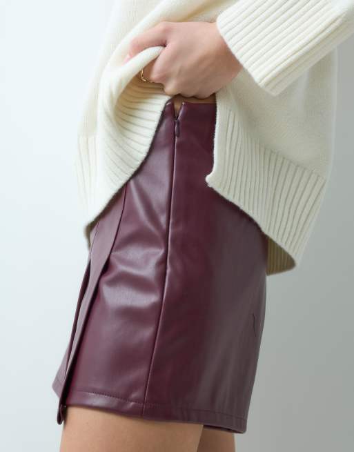 Vila pleat front leather-look mini skort in burgundy, 5 of 5