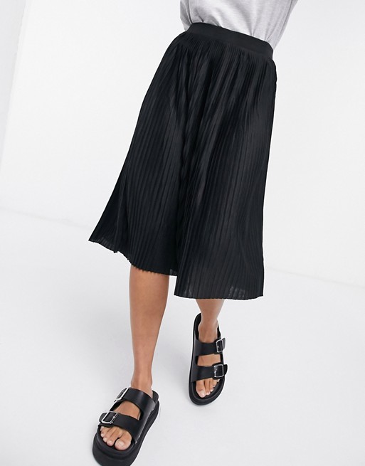 Vila pleated skirt in black