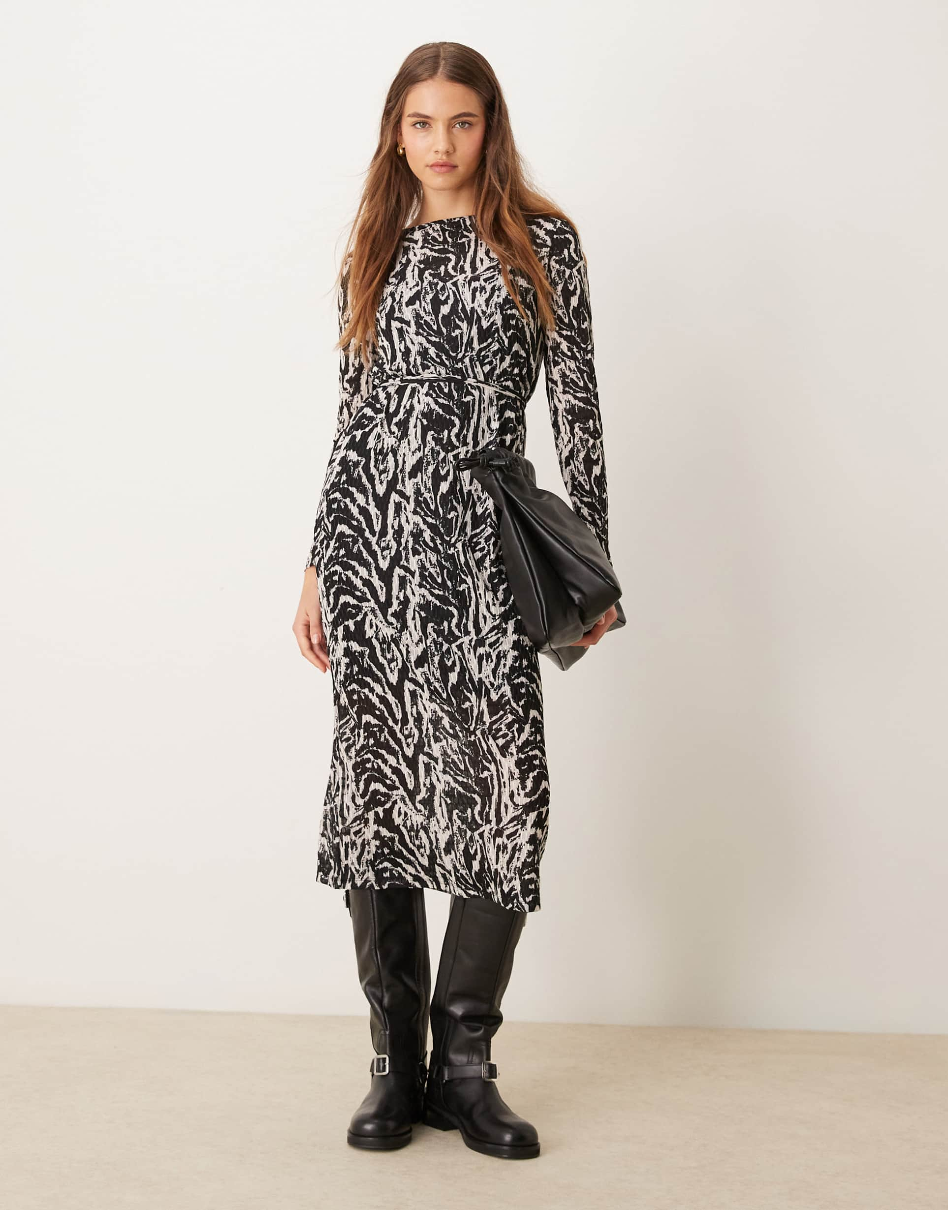 vila plisse boat neck midi dress in mono animal print