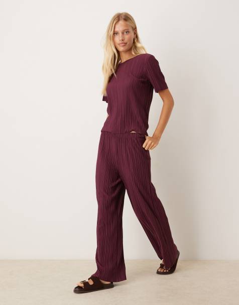 VILA - Plissé broek met wijde pijpen in bordeauxrood, deel van co-ord set - view 1