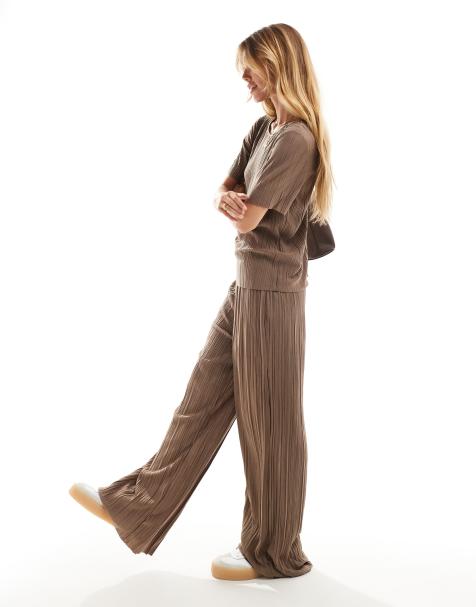 Vila - Plissé co-ord set van T-shirt en broek met wijde pijpen in bruin - view 1