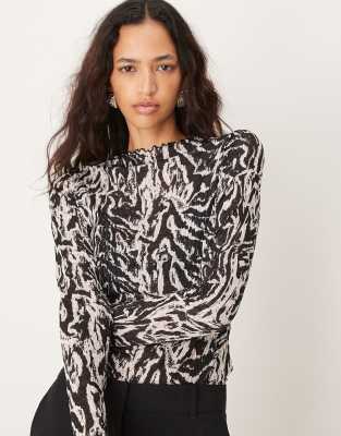 plisse funnel neck top in mono animal print-Black