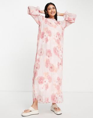 Vila plisse maxi dress with long sleeves in pink floral print