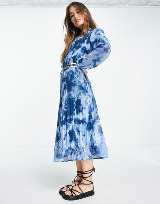 Vila plisse midi dress in blue