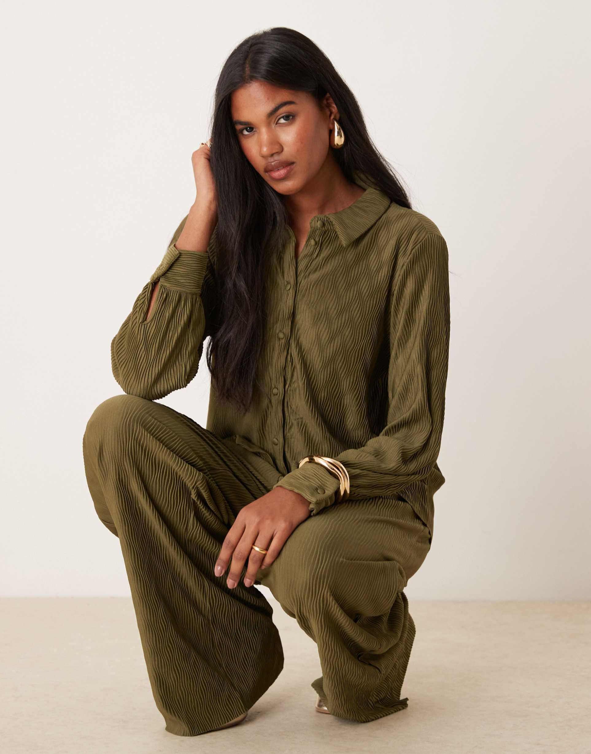 vila plisse shirt in dark olive - part of a set