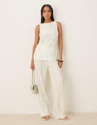 Vila Plisse Slash Neck Sleeveless Top