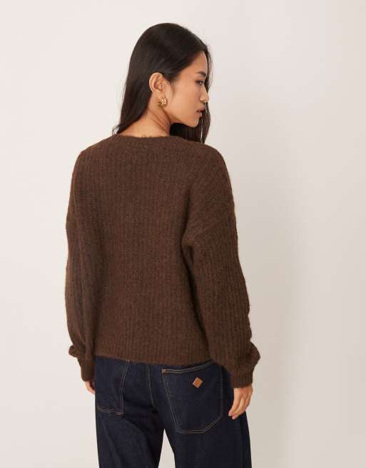 VILA - Pluizige gebreide oversized trui met V-hals in chocoladebruin, 3 van 4