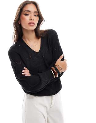 Vila - Pull en maille au crochet à col en V - Noir
