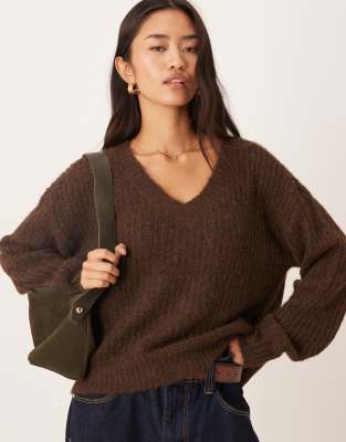 VILA - Pull oversize en maille duveteuse avec col V - Marron chocolat-Brown