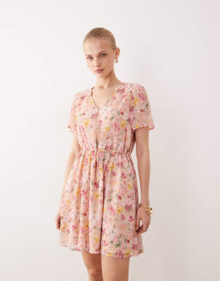 Robe courte cintrée à la taille avec manches courtes et imprimé fleuri doux-rose 38