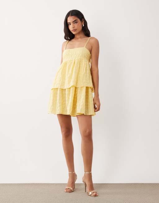 VILA - Robe courte texturée à carreaux vichy et volants étagés - Jaune pastel