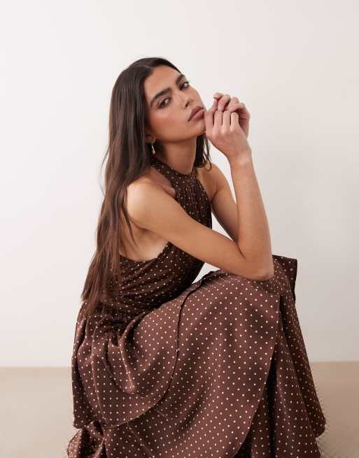 VILA - Robe longue à pois avec encolure américaine et volants étagés - Marron chocolat