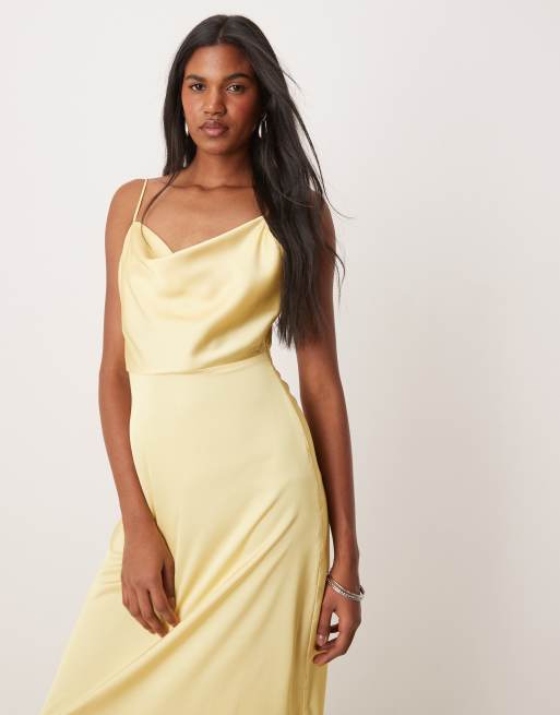 Robe Longue Robe Pull Couleur Moutarde VILA Robe Longue En Satin à Col  Bénitier Jaune Banane ASOS