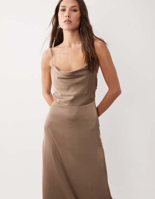 VILA - Robe longue en satin avec bretelles fines et col bénitier - Taupe, 2 de 4