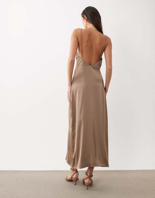 VILA - Robe longue en satin avec bretelles fines et col bénitier - Taupe, 4 de 4