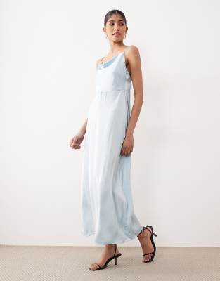 Robe longue en satin avec col bénitier - Bleu clair 44
