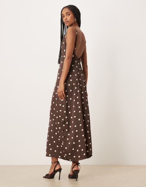 VILA - Robe longue satinée à pois à col bénitier - Marron, 4 de 4