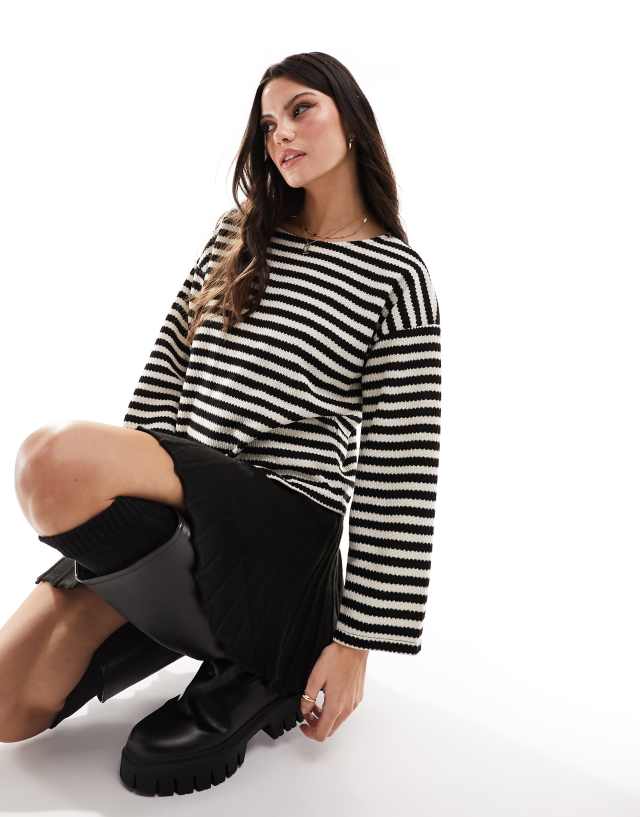 Vila - round neck wide sleeve top in neutral stripe